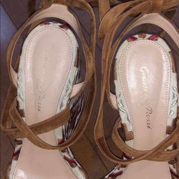 ❤️Gianvito Rossi size 7 wedges- offers welcomed!!!!!❤️ - Picture 10 of 14